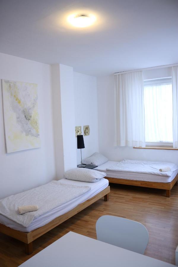 Studio-Apartments & Moeblierte Wohnungen Fuer Monteure Zentral In มึลไฮม์ อันแดร์ รัวร์ ภายนอก รูปภาพ
