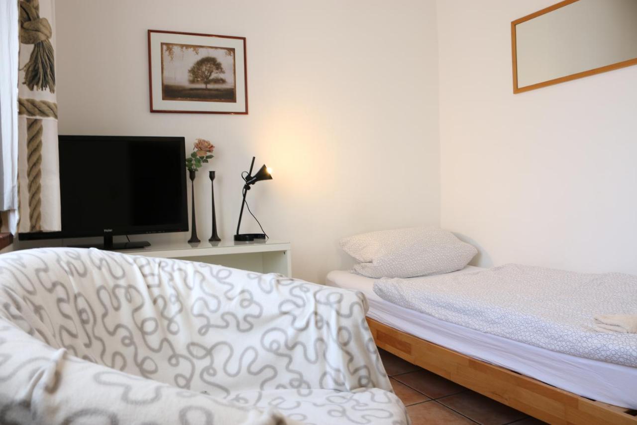 Studio-Apartments & Moeblierte Wohnungen Fuer Monteure Zentral In มึลไฮม์ อันแดร์ รัวร์ ภายนอก รูปภาพ