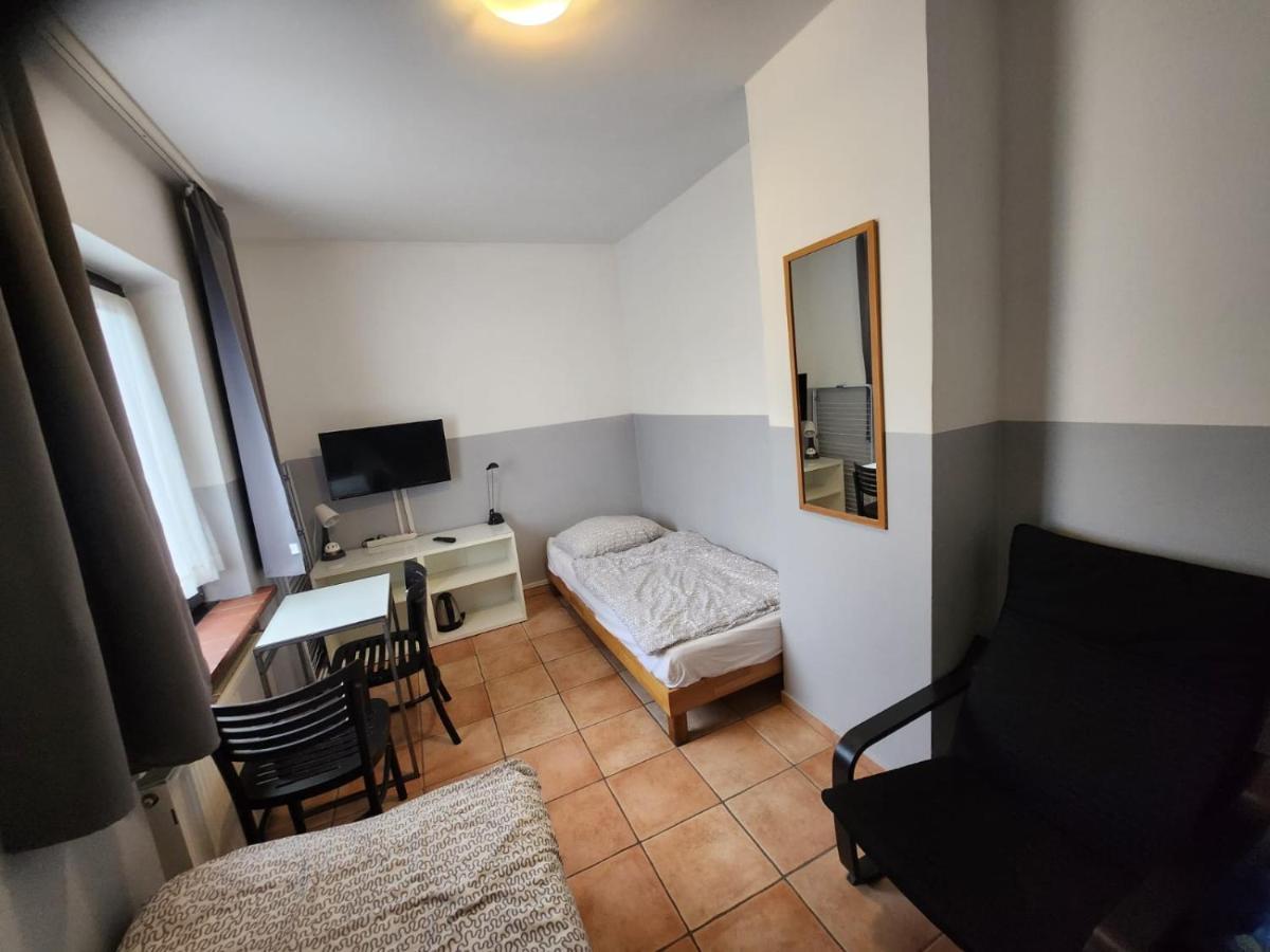 Studio-Apartments & Moeblierte Wohnungen Fuer Monteure Zentral In มึลไฮม์ อันแดร์ รัวร์ ภายนอก รูปภาพ