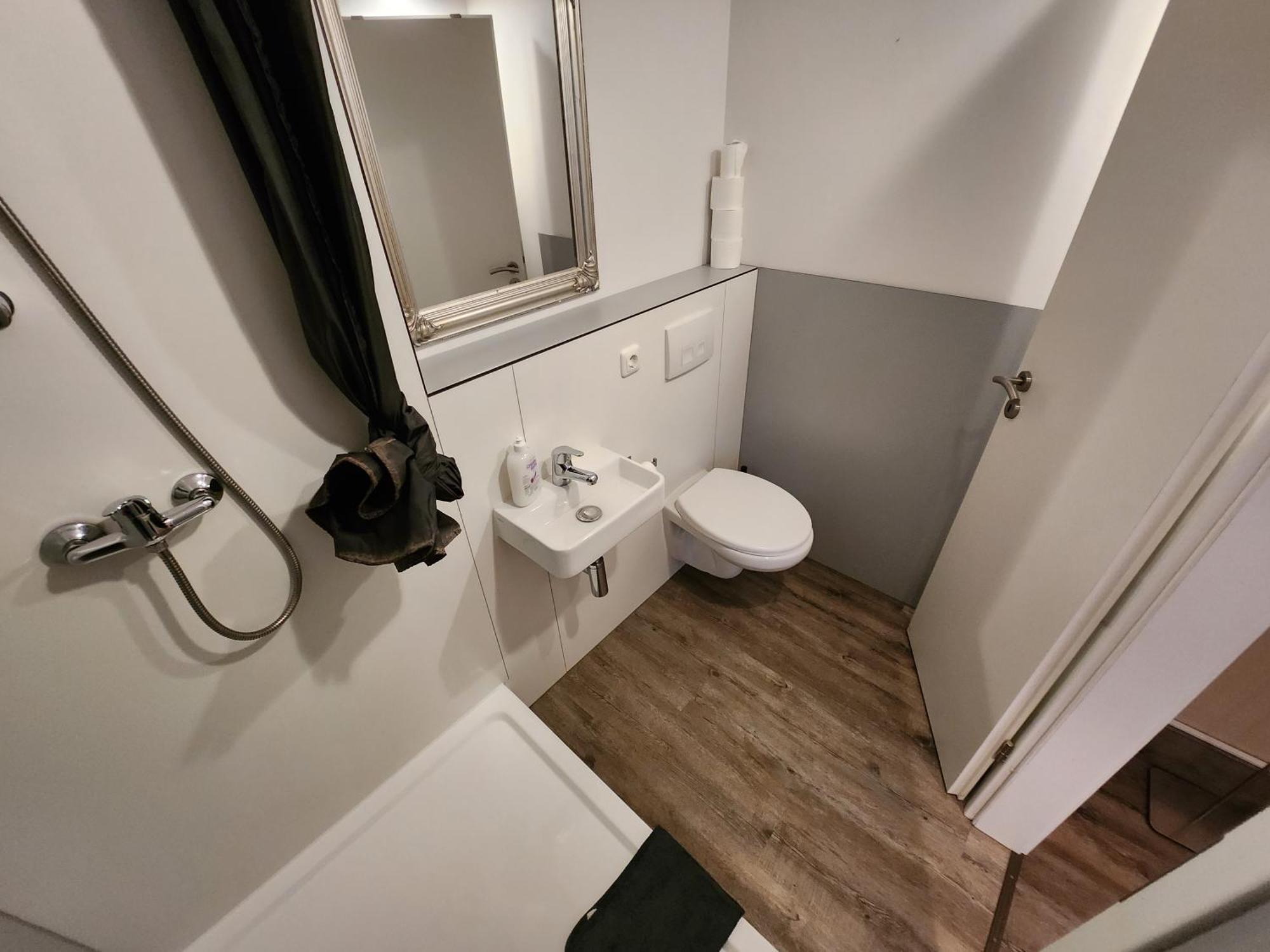 Studio-Apartments & Moeblierte Wohnungen Fuer Monteure Zentral In มึลไฮม์ อันแดร์ รัวร์ ภายนอก รูปภาพ