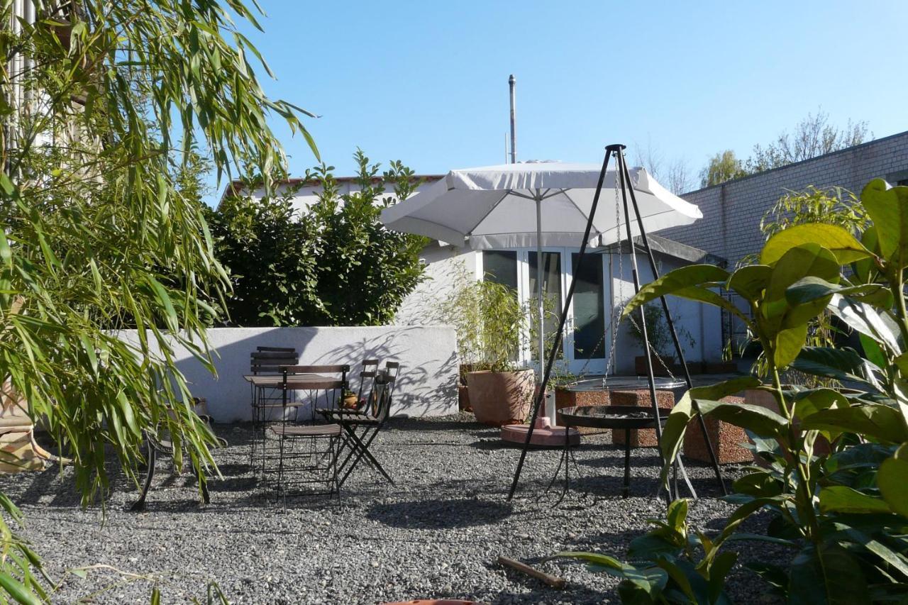 Studio-Apartments & Moeblierte Wohnungen Fuer Monteure Zentral In มึลไฮม์ อันแดร์ รัวร์ ภายนอก รูปภาพ
