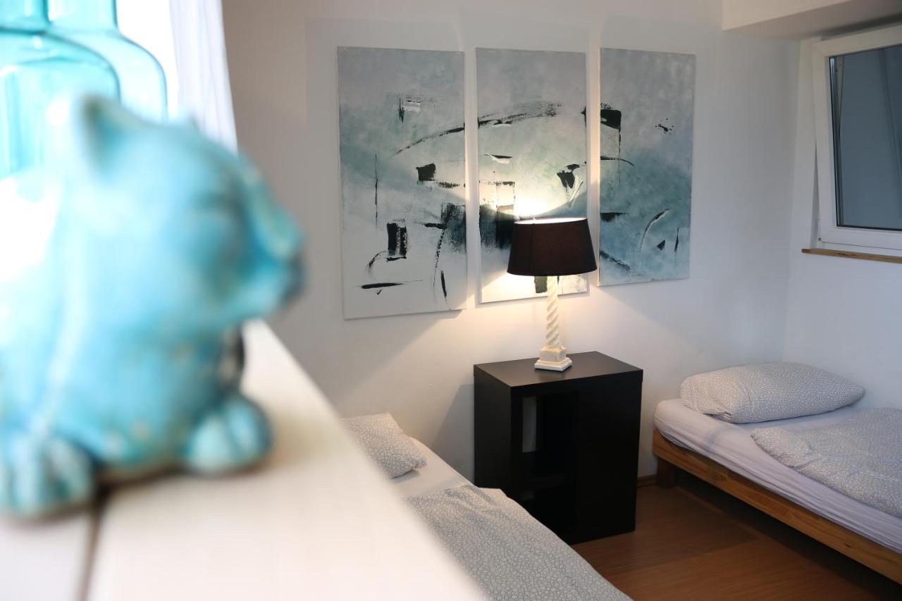 Studio-Apartments & Moeblierte Wohnungen Fuer Monteure Zentral In มึลไฮม์ อันแดร์ รัวร์ ภายนอก รูปภาพ